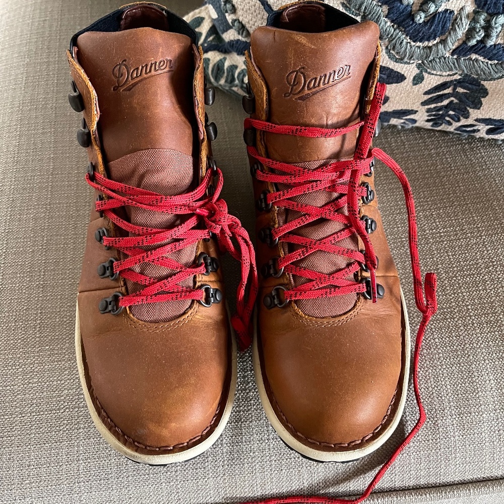 Women’s Danner boats 8.5 New